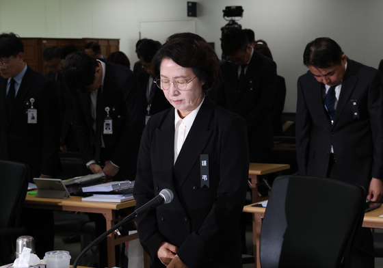 [국감] 추모 묵념하는 추미애 경기지사