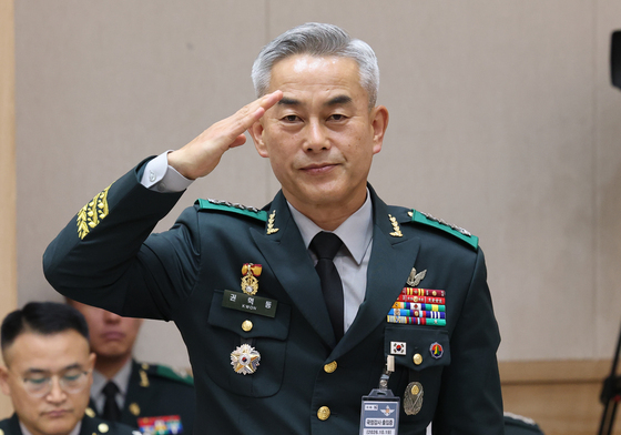 [국감] 거수경례하는 권혁동 미사일전략사령관
