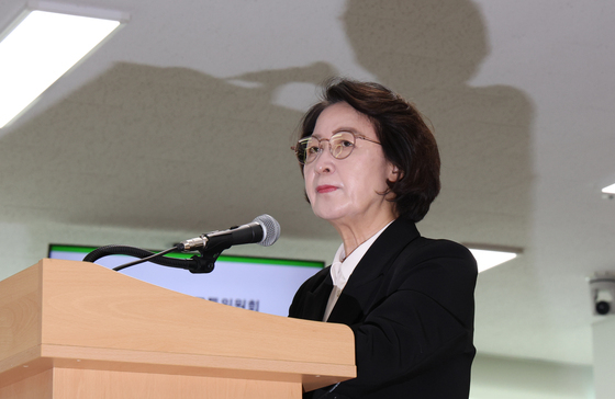 [국감] 의원 질의 경청하는 추미애 경기지사
