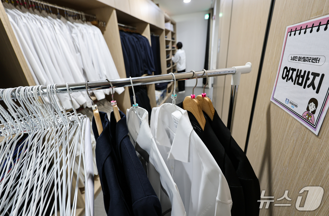 (서울=뉴스1) 김도우 기자 = 취업 준비 기간이 3년 이상인 청년들은 한 달 평균 80만 원을 구직 활동에 지출하는 것으로 나타났다.한국경제인협회가 19일 전국 만 19~34세 …