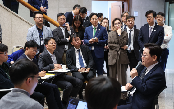 유인태 "李대통령, SNS 밤에 혼자 올리지 말고 참모와 상의해야"