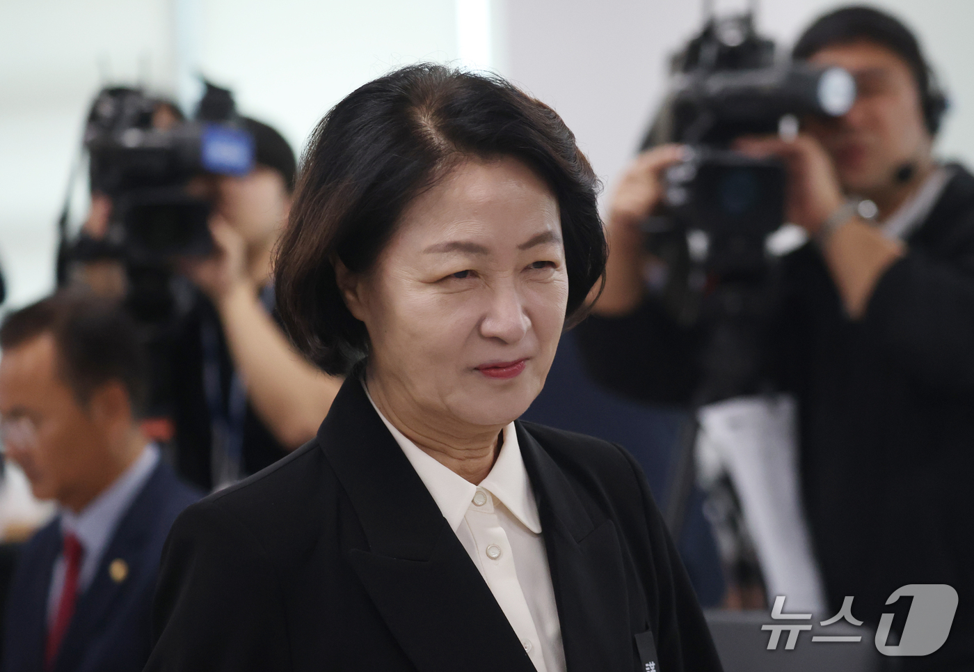 (수원=뉴스1) 김영운 기자 = 추미애 경기도지사가 19일 경기 수원시 영통구 경기도청에서 열린 국회 국토교통위원회의 경기도에 대한 국정감사에 참석하고 있다. 2026.10.19/ …