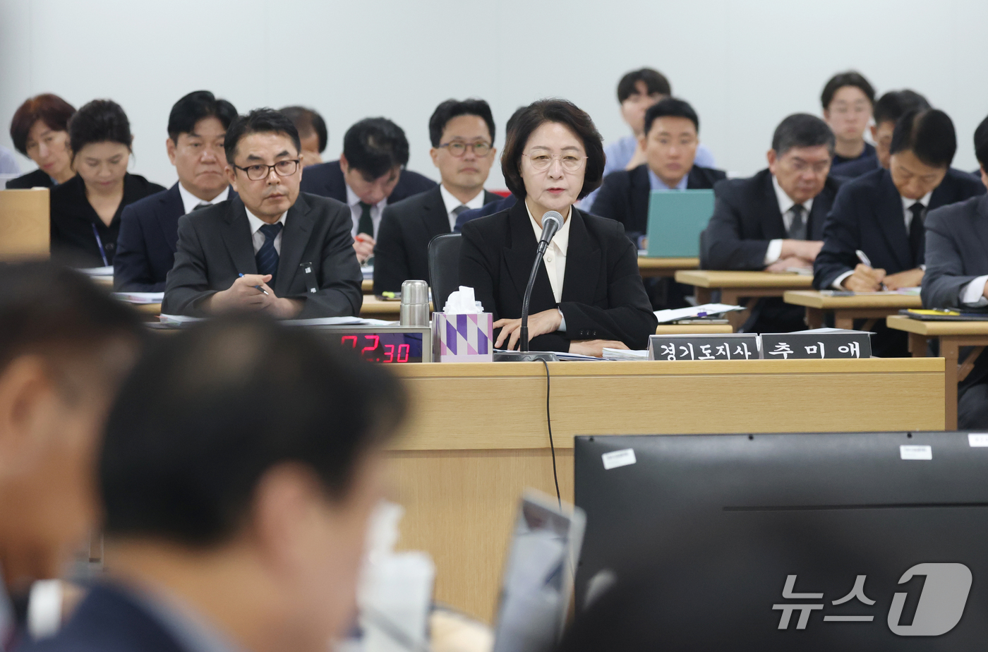 (수원=뉴스1) 김영운 기자 = 추미애 경기도지사가 19일 경기 수원시 영통구 경기도청에서 열린 국회 국토교통위원회의 경기도에 대한 국정감사에서 의원 질의에 답하고 있다. 2026 …