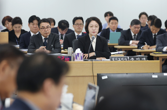 [국감] 의원 질의에 답하는 추미애 경기지사
