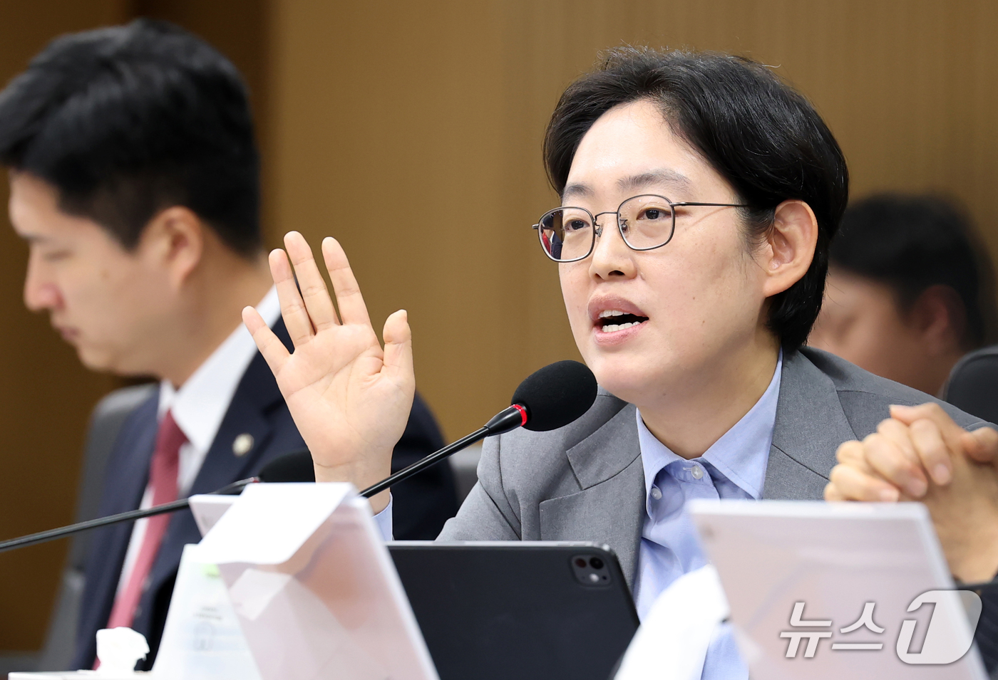 (대구=뉴스1) 공정식 기자 = 조지연 국민의힘 의원이 19일 대구 동구 한국가스공사 본사에서 열린 2026년도 국회 산자중기위원회의 한국가스공사, 한국석유공사, 강원랜드, 대한석 …