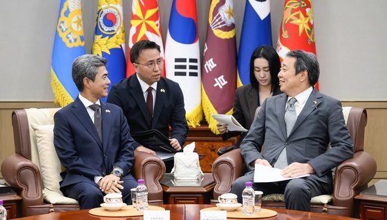 강신철 국방, 주한일본대사 접견…북핵 대응 위한 한미일 협력 강조