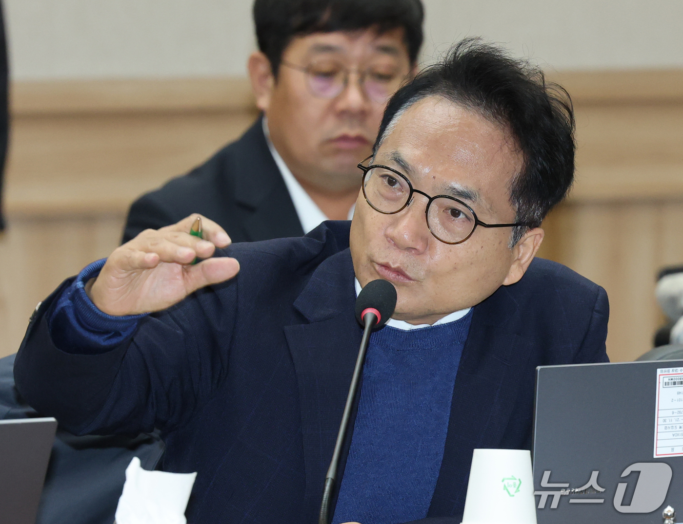(대전=뉴스1) 김기태 기자 = 박선원 더불어민주당 의원이 19일 충남 계룡대에서 열린 국회 국방위원회의 육군본부에 대한 국정감사에서 질의하고 있다. 2026.10.19/뉴스1