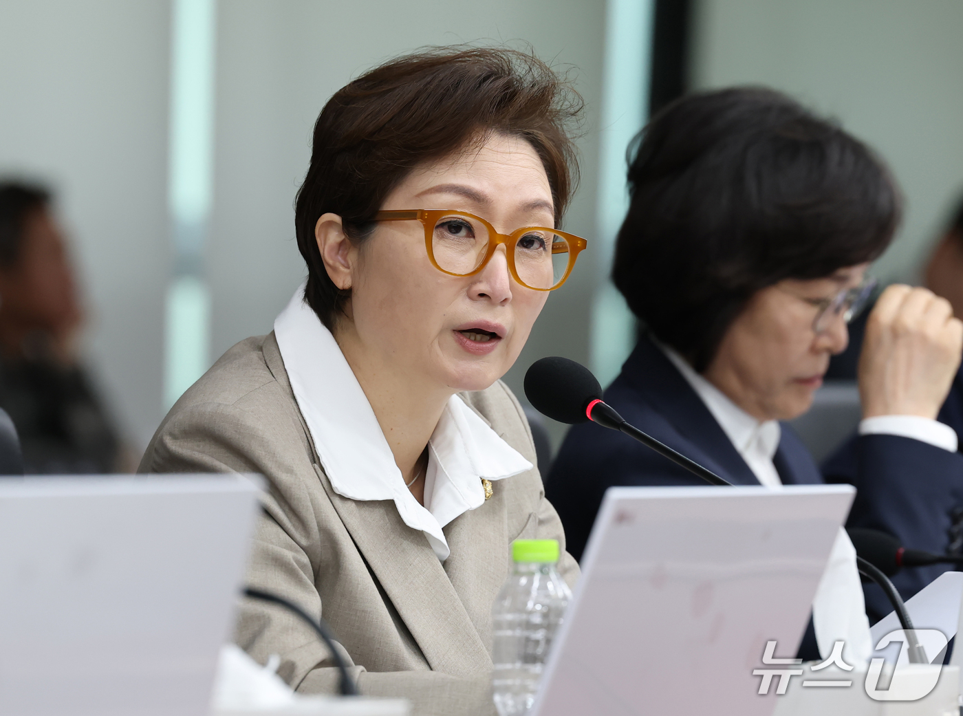 (대구=뉴스1) 공정식 기자 = 이언주 더불어민주당 의원이 19일 대구 동구 한국가스공사 본사에서 열린 2026년도 국회 산자중기위원회의 한국가스공사, 한국석유공사, 강원랜드, 대 …