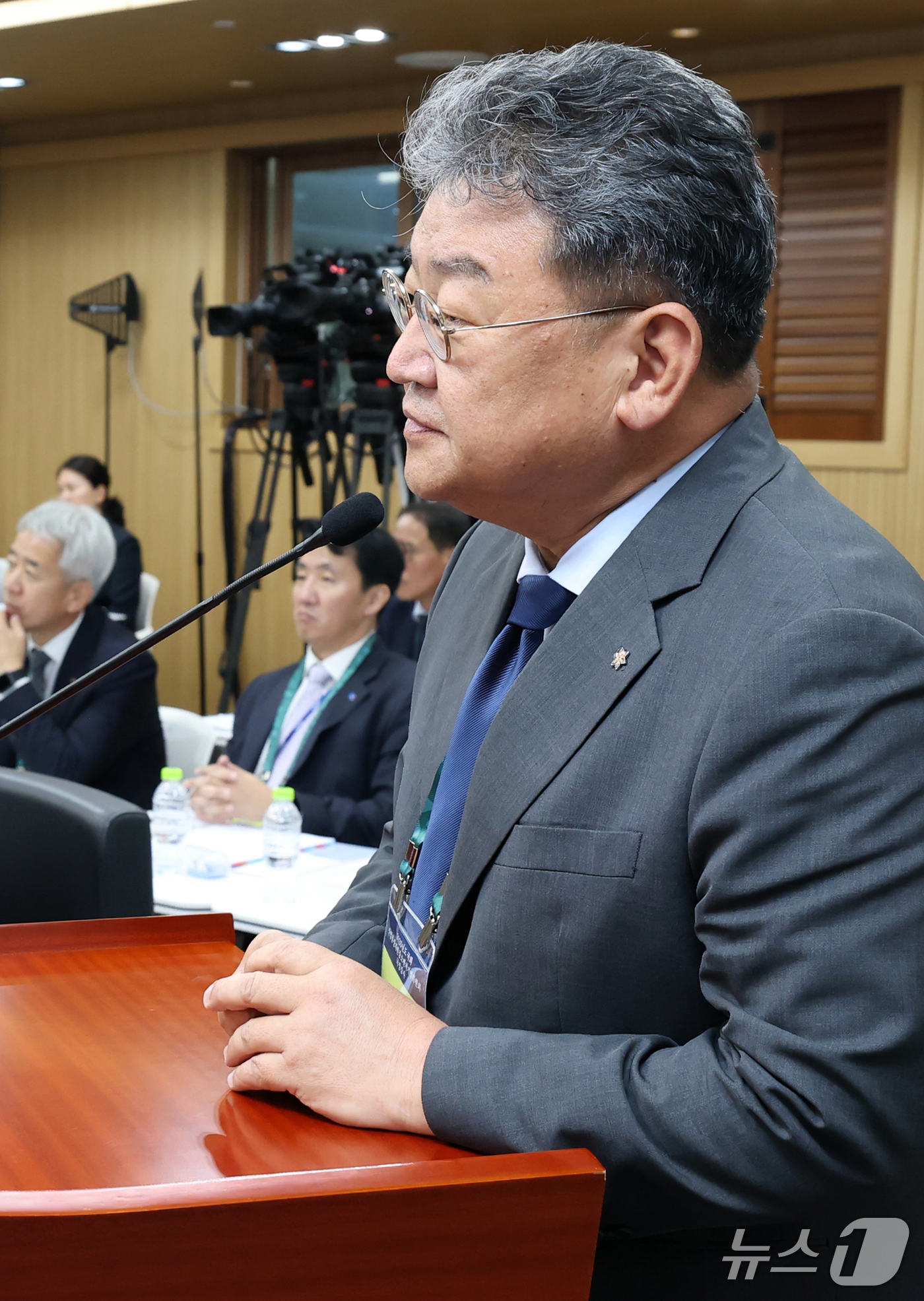 (대구=뉴스1) 공정식 기자 = 유정배 강원랜드 부사장이 19일 대구 동구 한국가스공사 본사에서 열린 2026년도 국회 산자중기위원회의 한국가스공사, 한국석유공사, 강원랜드, 대한 …
