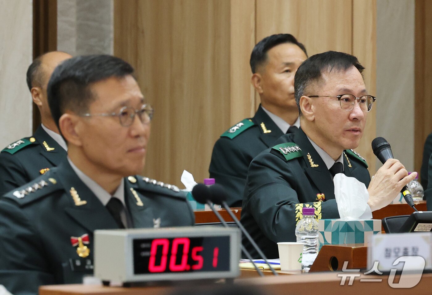 본문 이미지 - 이상렬 지상작전사령관이 19일 충남 계룡대에서 열린 국회 국방위원회의 육군본부에 대한 국정감사에서 질의에 답변하고 있다. 2026.10.19 ⓒ 뉴스1 김기태 기자