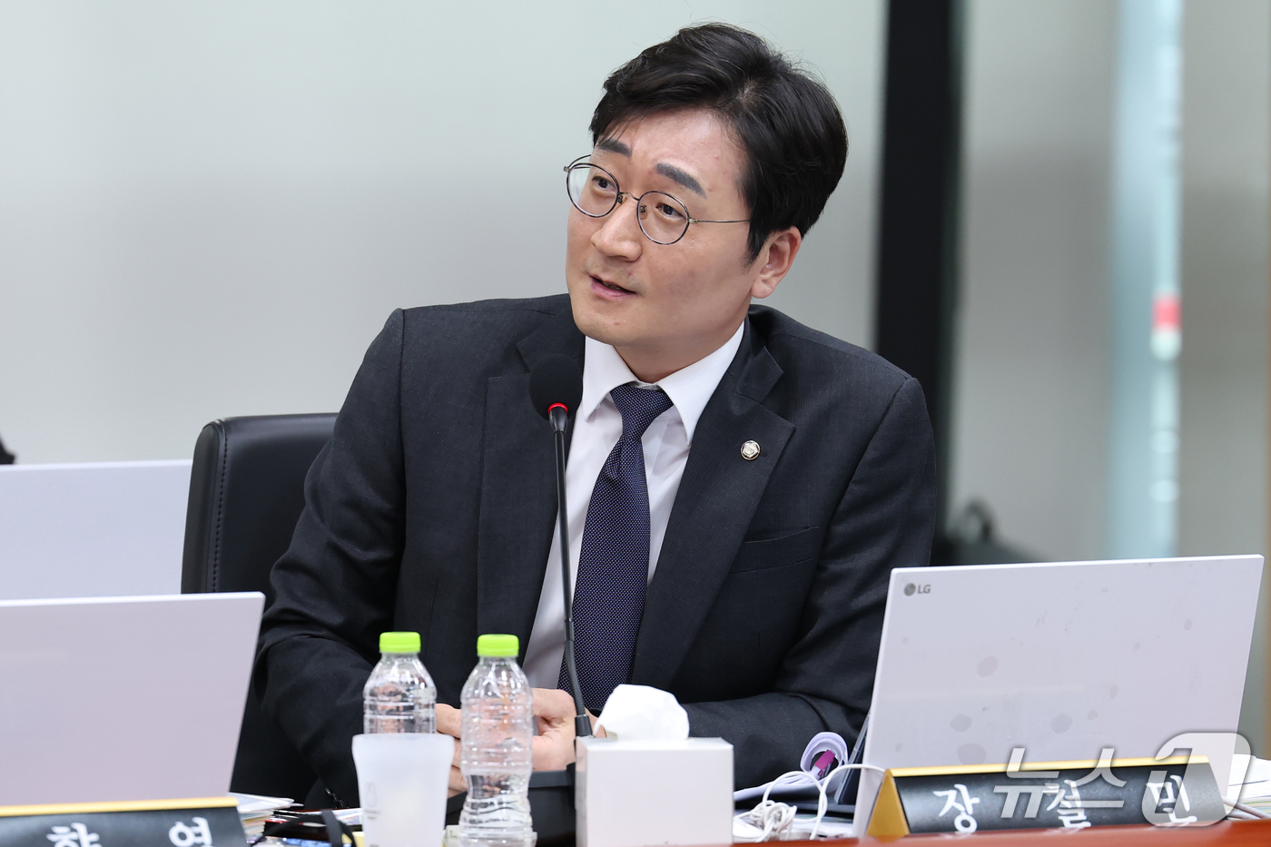 (대구=뉴스1) 공정식 기자 = 장철민 더불어민주당 의원이 19일 대구 동구 한국가스공사 본사에서 열린 2026년도 국회 산자중기위원회의 한국가스공사, 한국석유공사, 강원랜드, 대 …