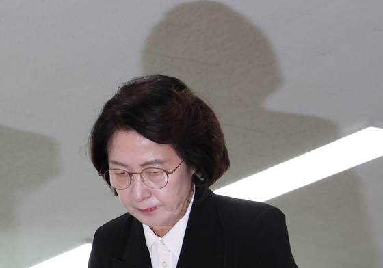 [국감] 고개 숙여 사과하는 추미애 경기지사
