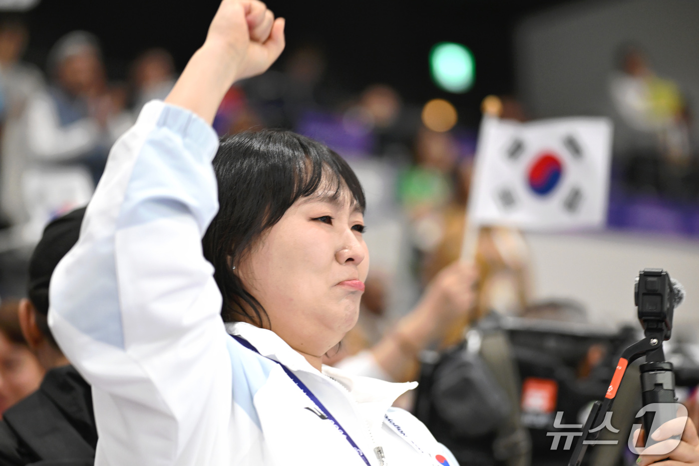 (나고야=뉴스1) 사진공동취재단 = 방송인 이수지가 19일 일본 아이치현 종합사격경기장에서 열린 '제5회 아이치-나고야 아시안 패러게임' 여자 공기 소총에서 이윤리가 동메달을 차지 …