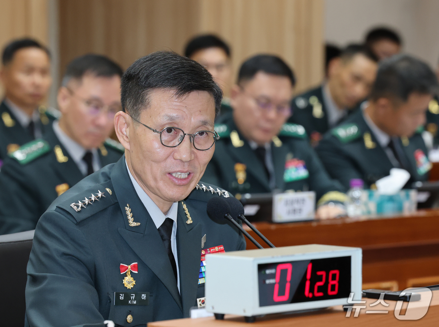 (대전=뉴스1) 김기태 기자 = 김규하 육군 참모총장이 19일 충남 계룡대에서 열린 국회 국방위원회의 육군본부에 대한 국정감사에서 질의에 답변하고 있다 2026.10.19/뉴스1