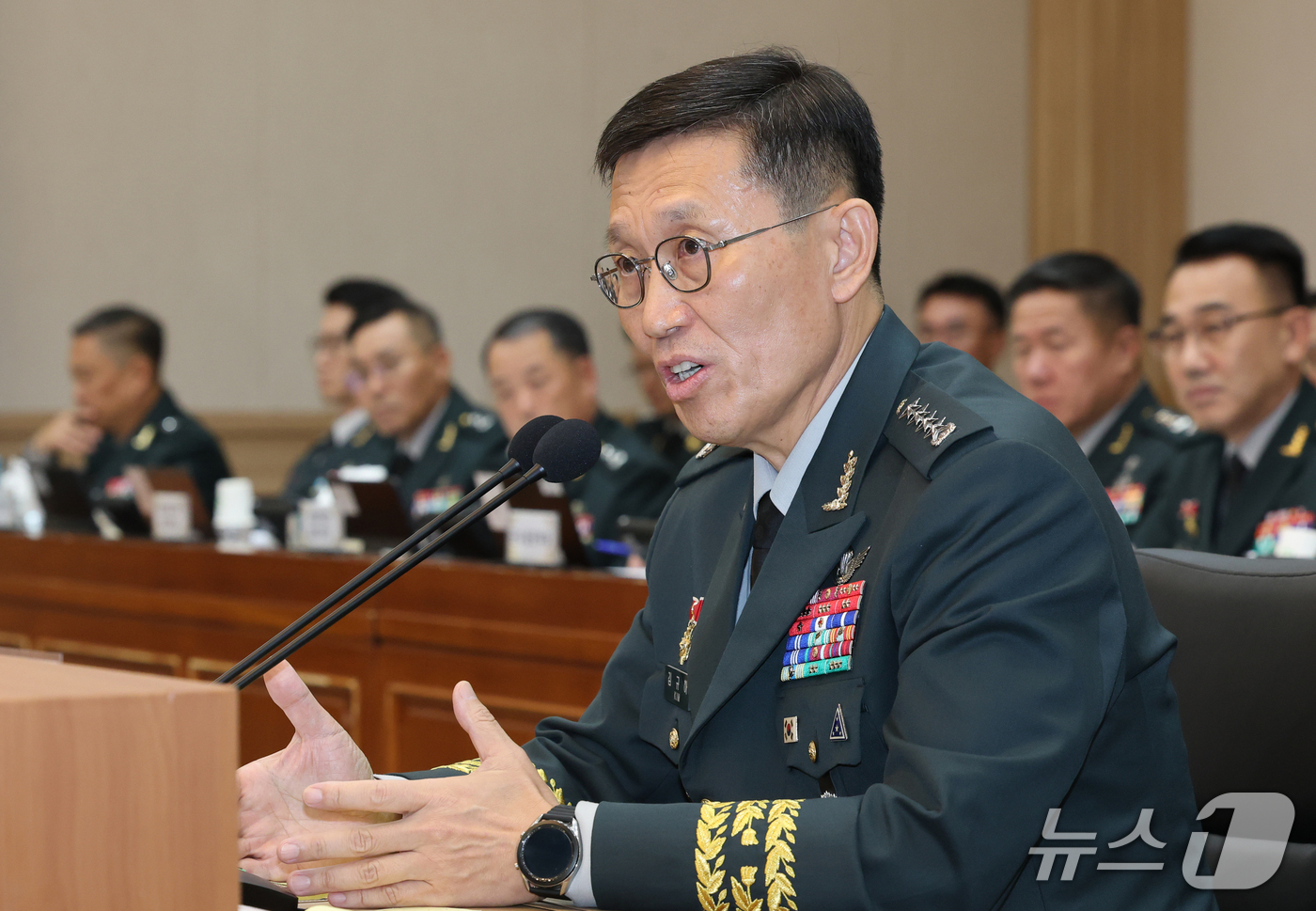 (대전=뉴스1) 김기태 기자 = 김규하 육군 참모총장이 19일 충남 계룡대에서 열린 국회 국방위원회의 육군본부에 대한 국정감사에서 질의에 답변하고 있다 2026.10.19/뉴스1