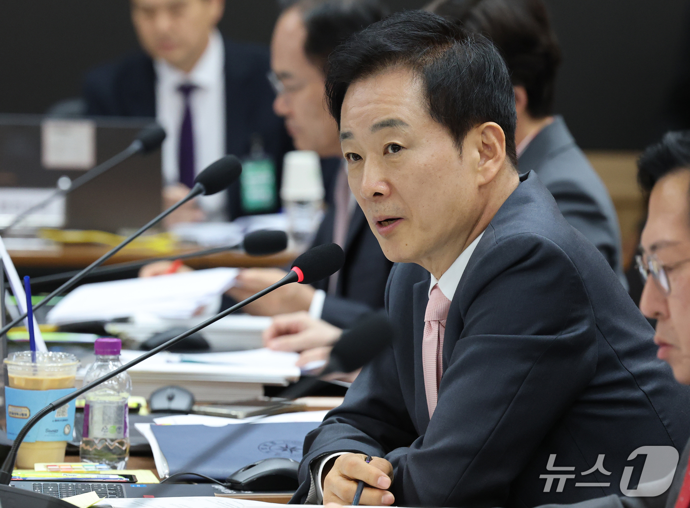 (대전=뉴스1) 김기태 기자 = 유영하 국민의힘 의원이 19일 충남 계룡대에서 열린 국회 국방위원회의 육군본부에 대한 국정감사에서 질의하고 있다. 2026.10.19/뉴스1