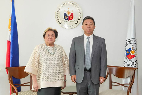 필리핀, '무력 쓰면 우리가 이기지만' 위협 발언한 中대사 초치