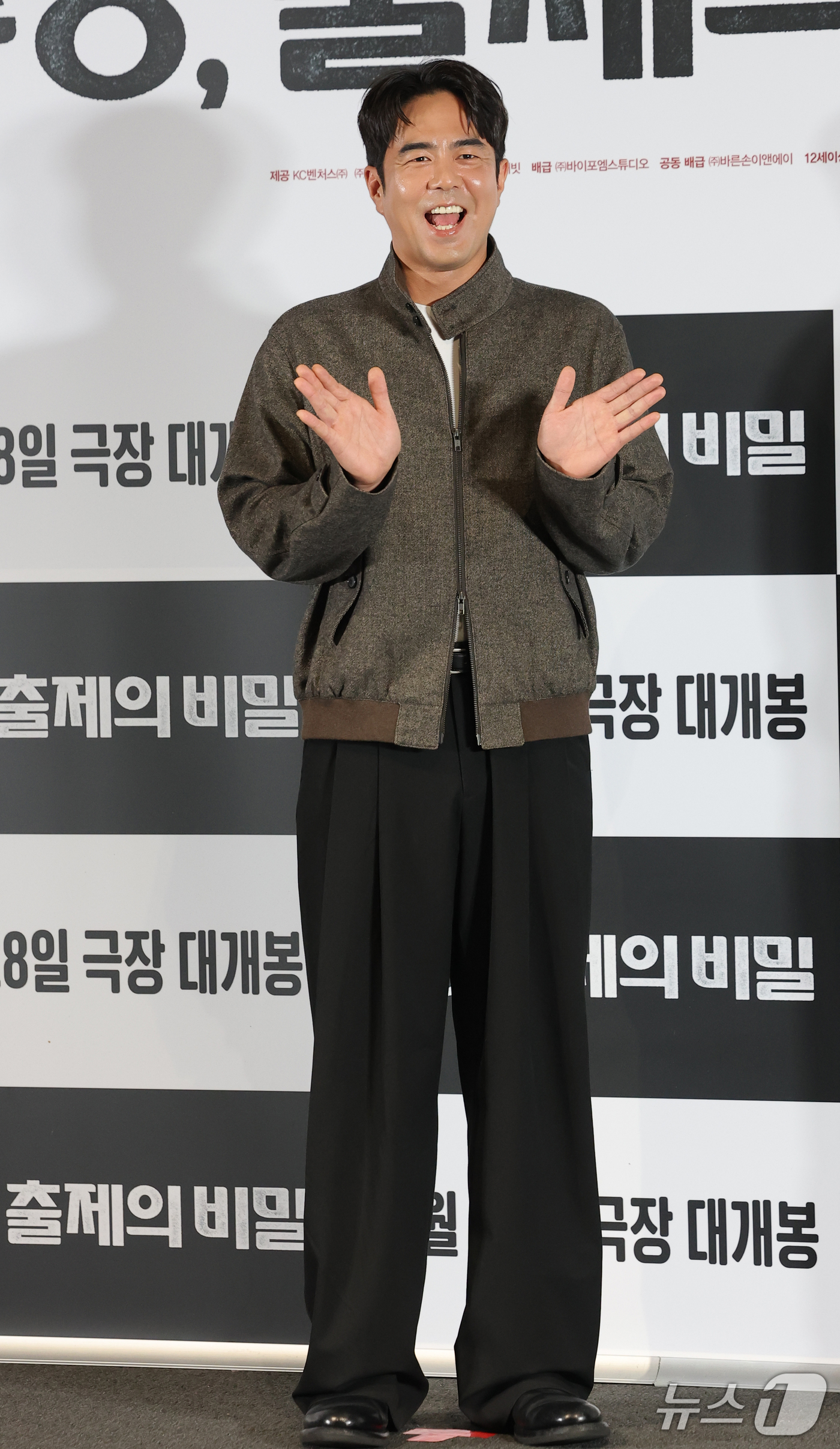 (서울=뉴스1) 권현진 기자 = 배우 전석호가 19일 서울 CGV 용산아이파크몰에서 열린 영화 ‘수능, 출제의 비밀’ 언론시사회에 참석해 포즈를 취하고 있다.‘영화 수능, 출제의 …