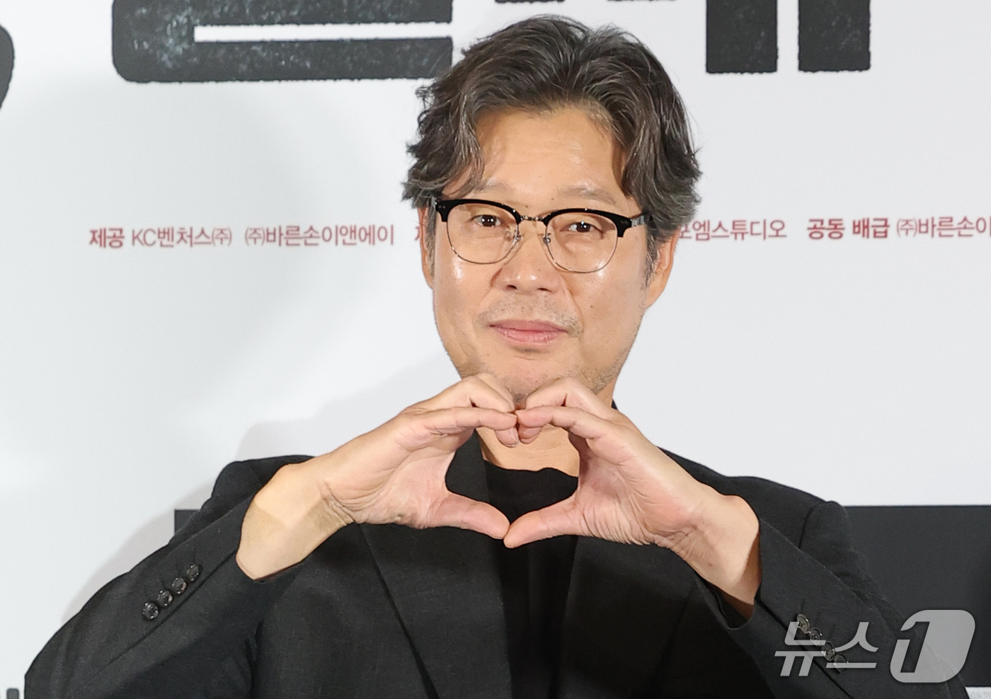 (서울=뉴스1) 권현진 기자 = 배우 유재명이 19일 서울 CGV 용산아이파크몰에서 열린 영화 ‘수능, 출제의 비밀’ 언론시사회에 참석해 포즈를 취하고 있다.‘영화 수능, 출제의 …