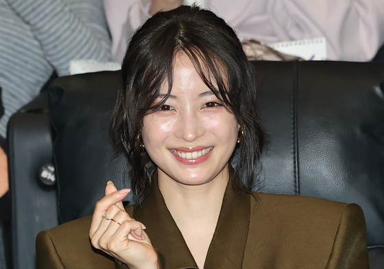 日 톱 배우 히로세 스즈, 케이 하트와 함께