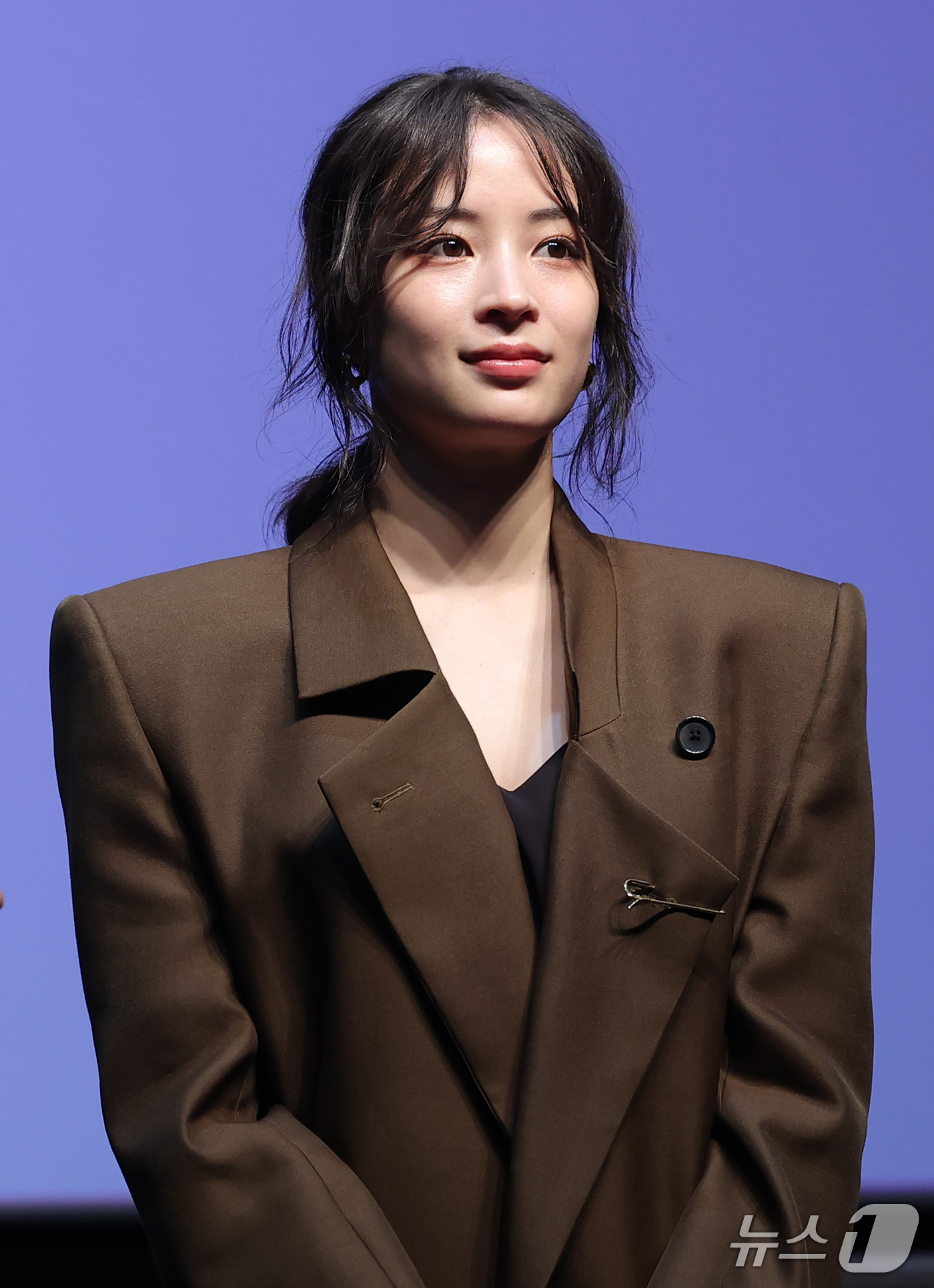 (서울=뉴스1) 권현진 기자 = 일본 배우 히로세 스즈가 19일 서울 송파구 롯데시네마 월드타워점에서 국내 개봉을 앞두고 열린 일본 영화 '그대, 별처럼' 무대인사에서 객석을 바라 …