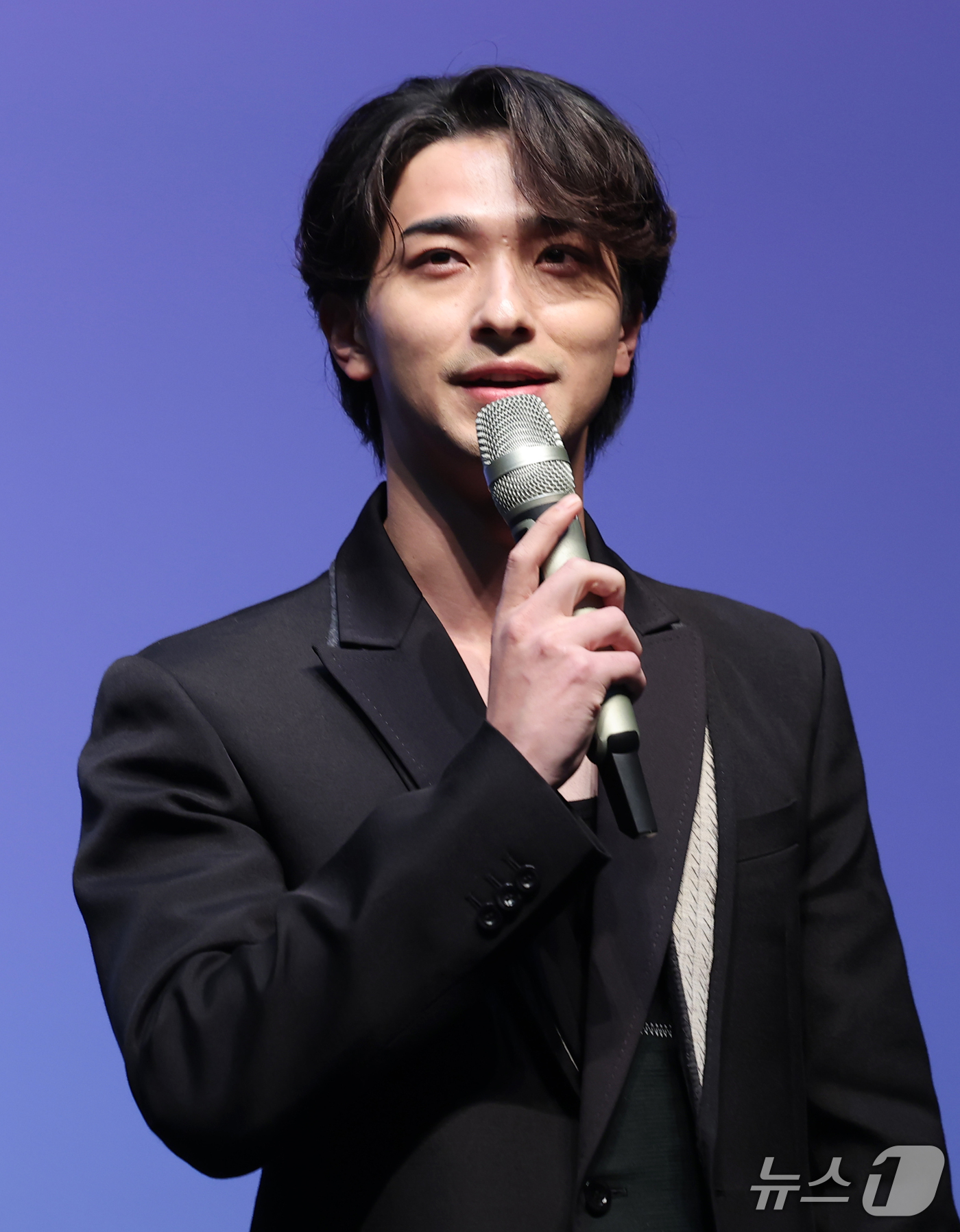 (서울=뉴스1) 권현진 기자 = 일본 배우 요코하마 류세이가 19일 서울 송파구 롯데시네마 월드타워점에서 국내 개봉을 앞두고 열린 일본 영화 '그대, 별처럼' 무대인사에서 팬들과 …