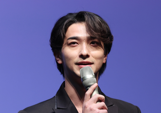 '그대, 별처럼 '무대 인사하는 요코하마 류세이