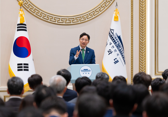 직원과의 대화 발언하는 임광현 비서실장