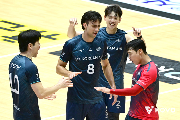 KOVO컵 '디펜딩 챔프' 대한항공, 삼성화재 꺾고 기분 좋은 출발(종합)
