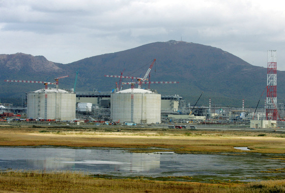 英, 한국 '러 사할린-2 LNG' 수입에 제재 면제…2028년 3월까지