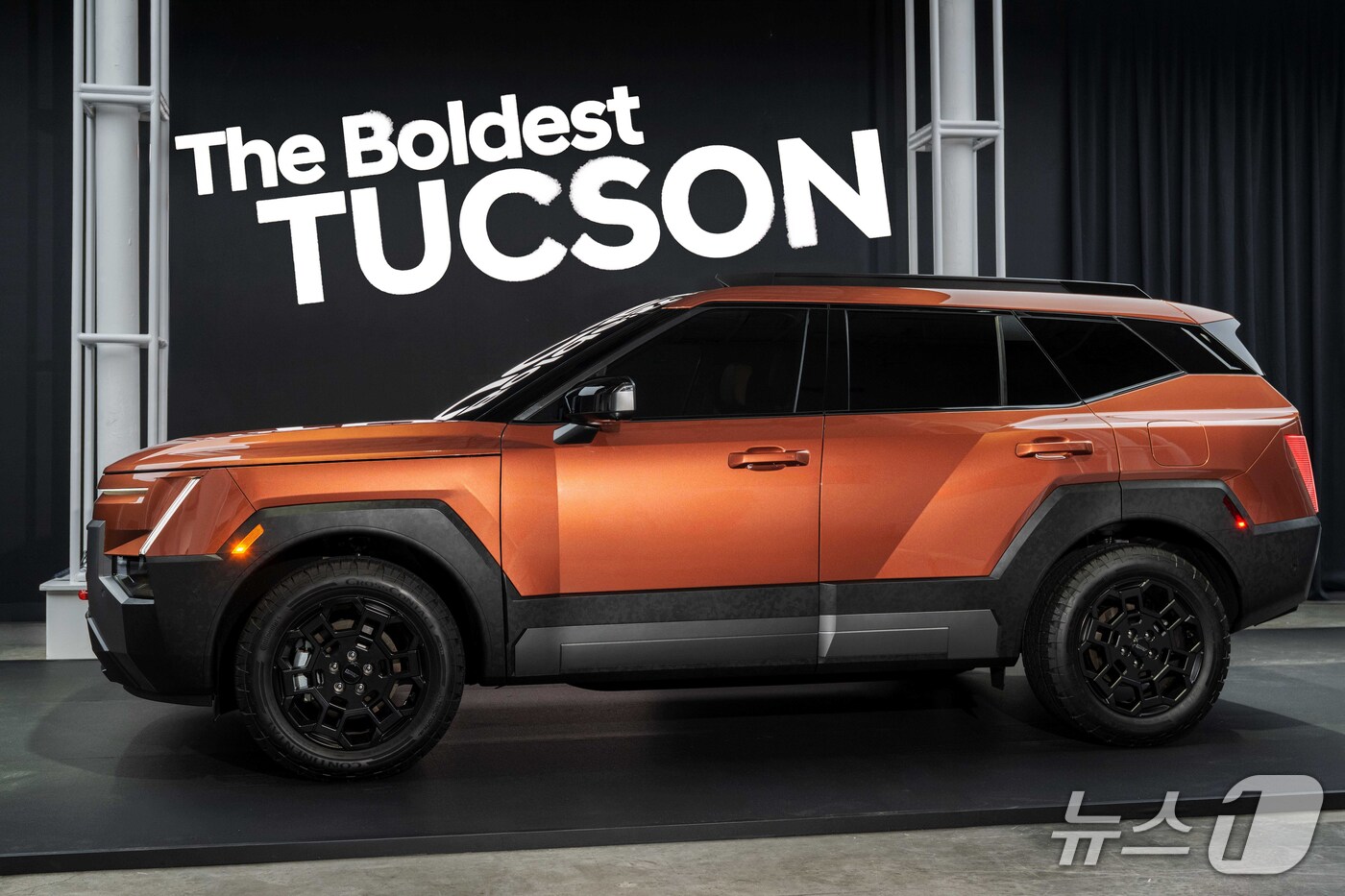 (서울=뉴스1) = 현대자동차는 미국 뉴욕에서 '디 올 뉴 투싼(The all-new TUCSON) 월드 프리미어'를 열고, 전 세계 미디어와 인플루언서들에게 신형 투싼을 공개했다 …