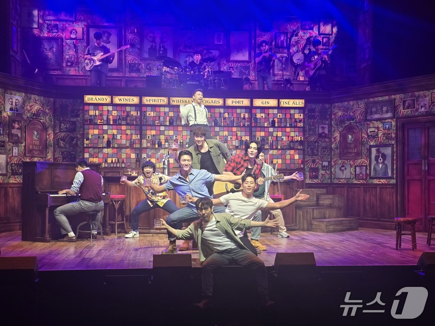 본문 이미지 - 1일 NOL 씨어터 대학로 우리투자증권홀에서 열린 뮤지컬 '콰이어 오브 맨' 프레스콜에서 배우들이 시연 무대를 펼치고 있다. 2026.10.1. ⓒ 뉴스1 김정한 기자