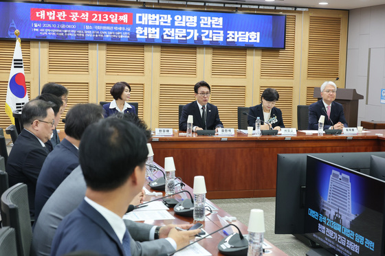 인사말하는 김민석 대표