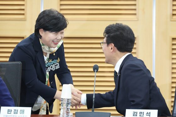 인사하는 김민석 대표·서영교 위원장