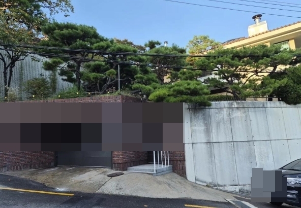 유해진 성북동 집 앞 한 달간 집회 신고…보수단체 "우리 영화에도 출연을"