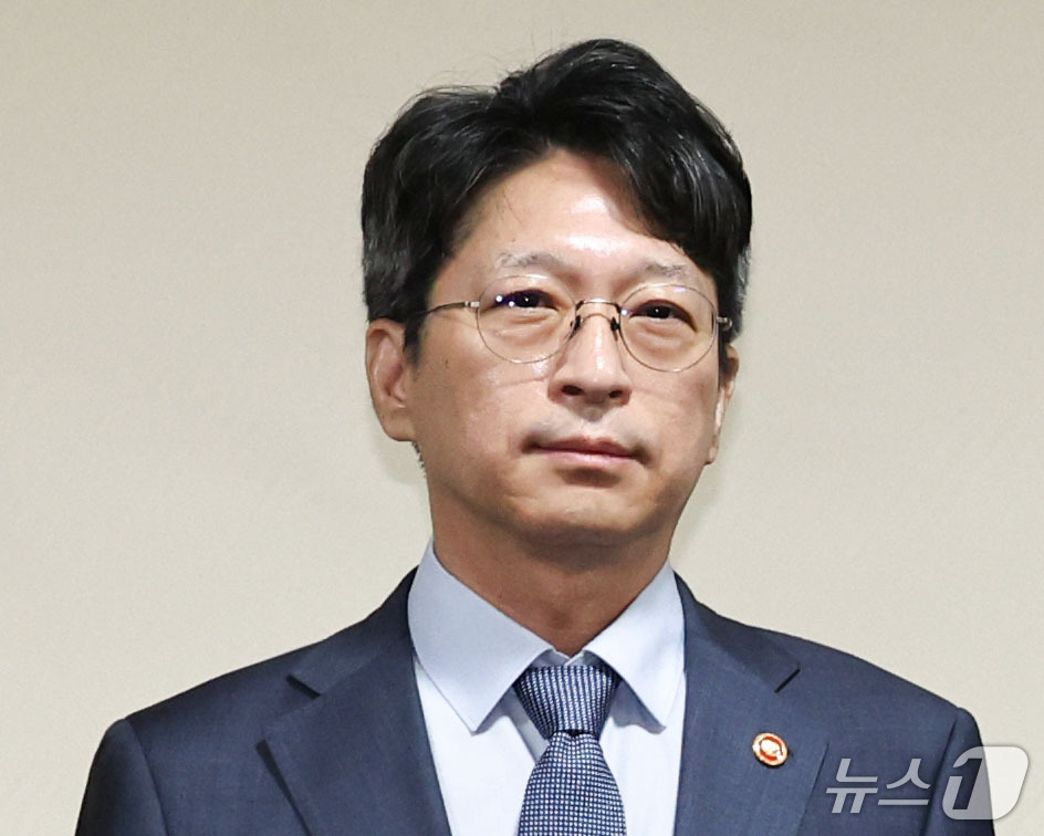 (서울=뉴스1) 이종수 기자 = 홍지선 국토교통부 장관이 2일 오전 서울 중구 은행회관에서 열린 시장상황점검회의에 참석하고 있다. 2026.10.2/뉴스1