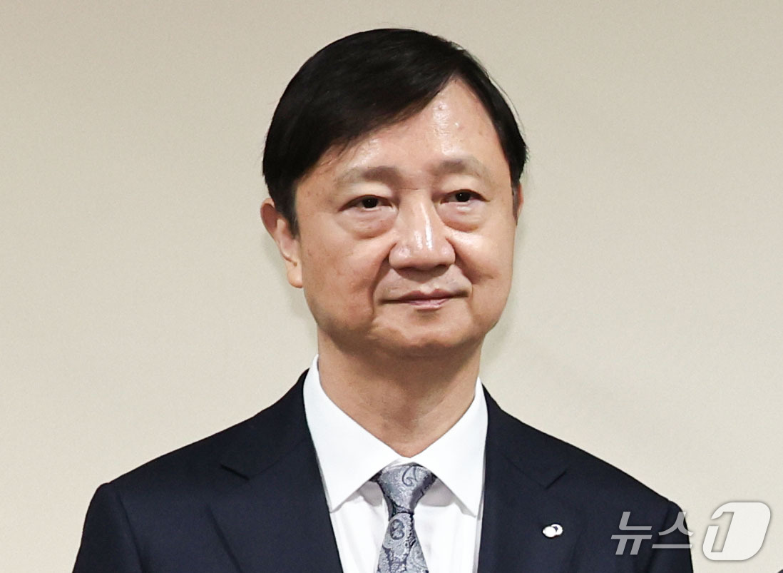 (서울=뉴스1) 이종수 기자 = 이찬진 금융감독원장이 2일 오전 서울 중구 은행회관에서 열린 시장상황점검회의에 참석하고 있다. 2026.10.2/뉴스1