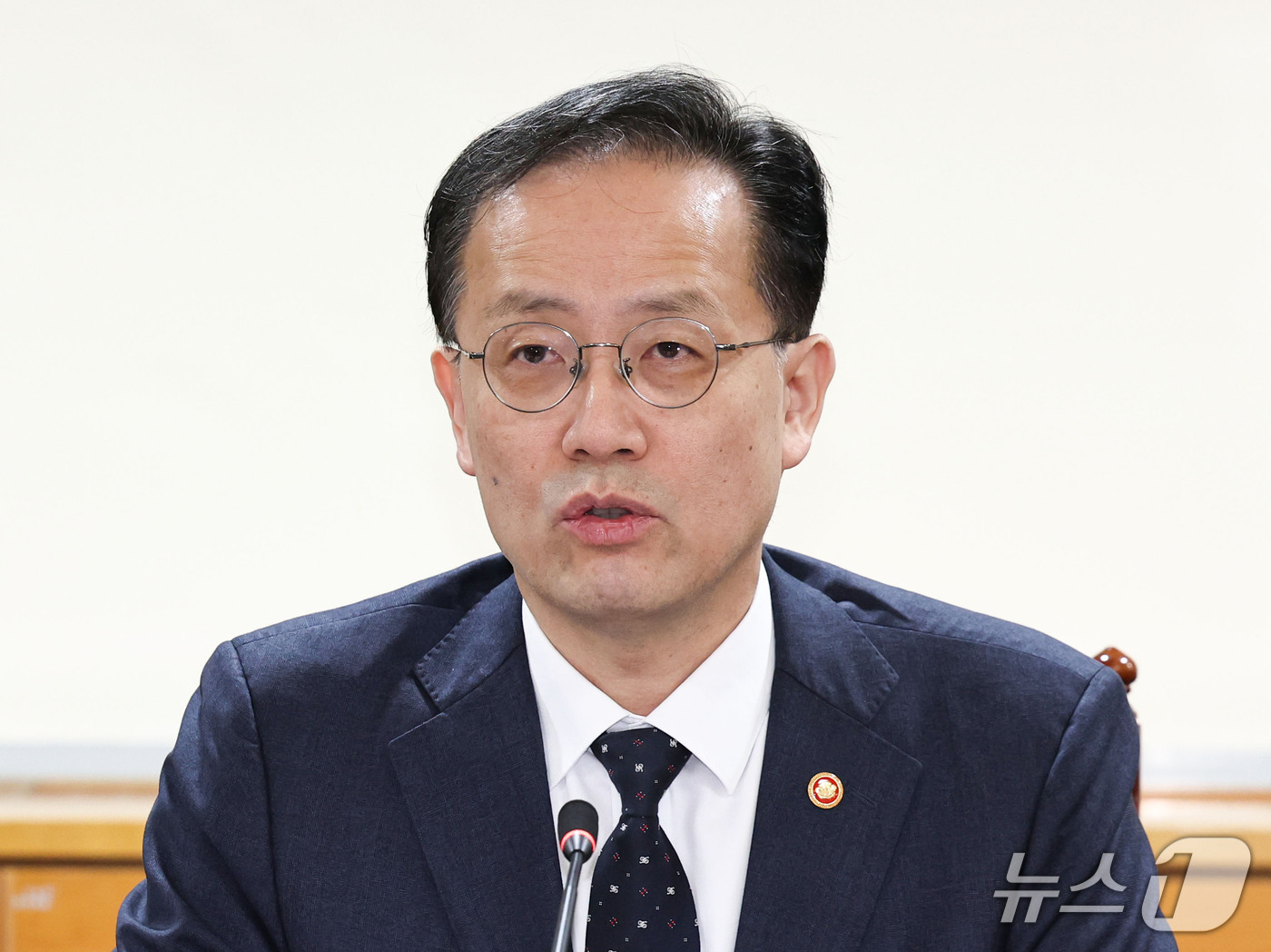 (서울=뉴스1) 이종수 기자 = 이형일 부총리 겸 재정경제부 장관이 2일 오전 서울 중구 은행회관에서 열린 시장상황점검회의에서 모두발언을 하고 있다. 2026.10.2/뉴스1