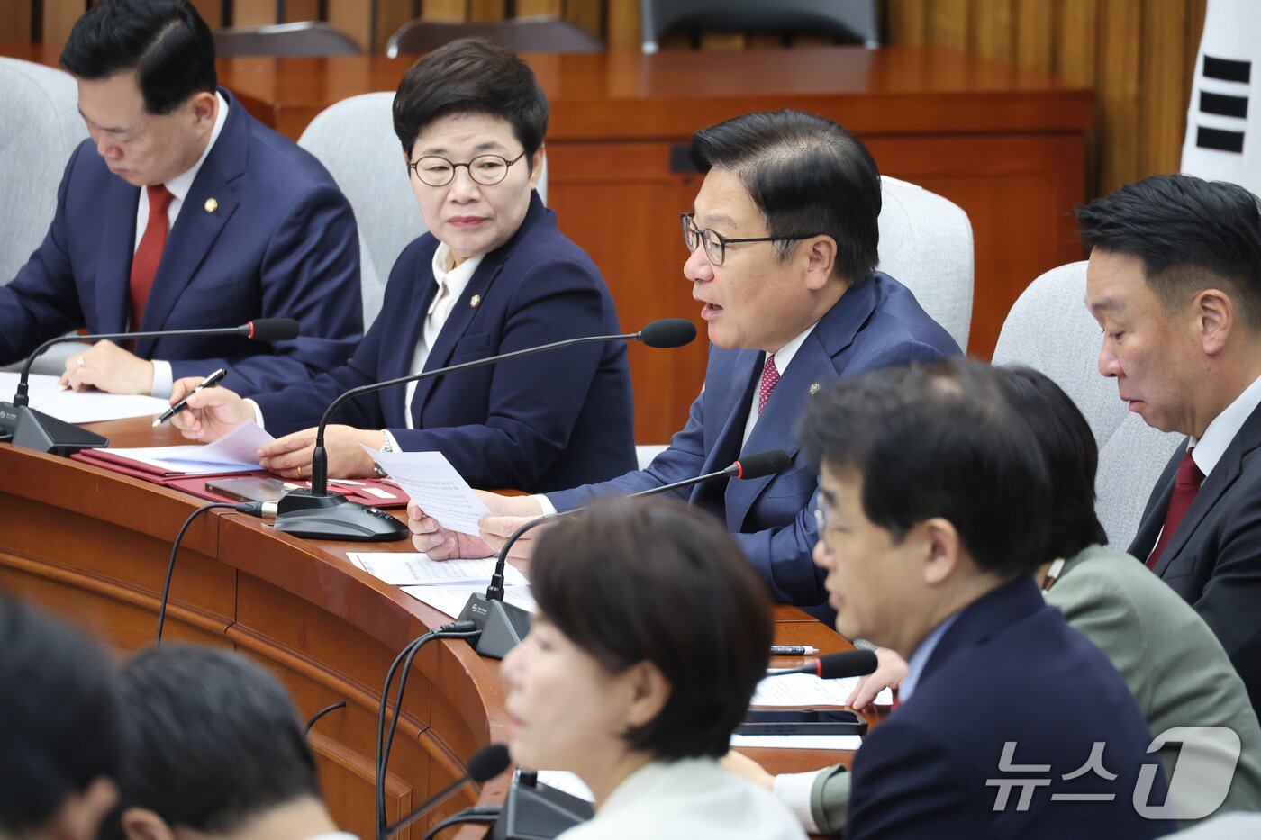 본문 이미지 - 정점식 국민의힘 원내대표가 2일 서울 여의도 국회에서 열린 국정감사대책회의에서 발언하고 있다. 2026.10.2 ⓒ 뉴스1 신웅수 기자