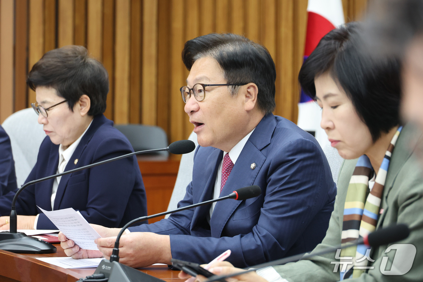 (서울=뉴스1) 신웅수 기자 = 정점식 국민의힘 원내대표가 2일 서울 여의도 국회에서 열린 국정감사대책회의에서 발언하고 있다. 2026.10.2/뉴스1