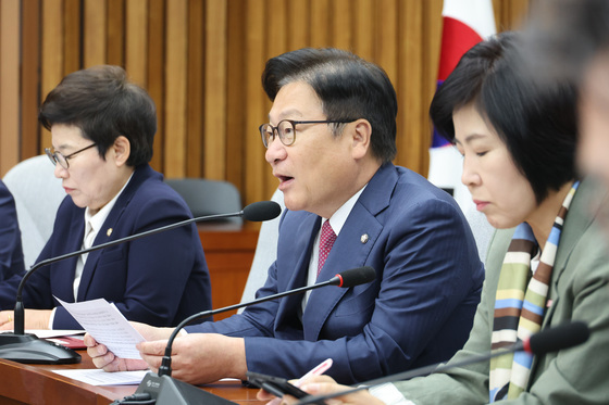 발언하는 정점식 원내대표