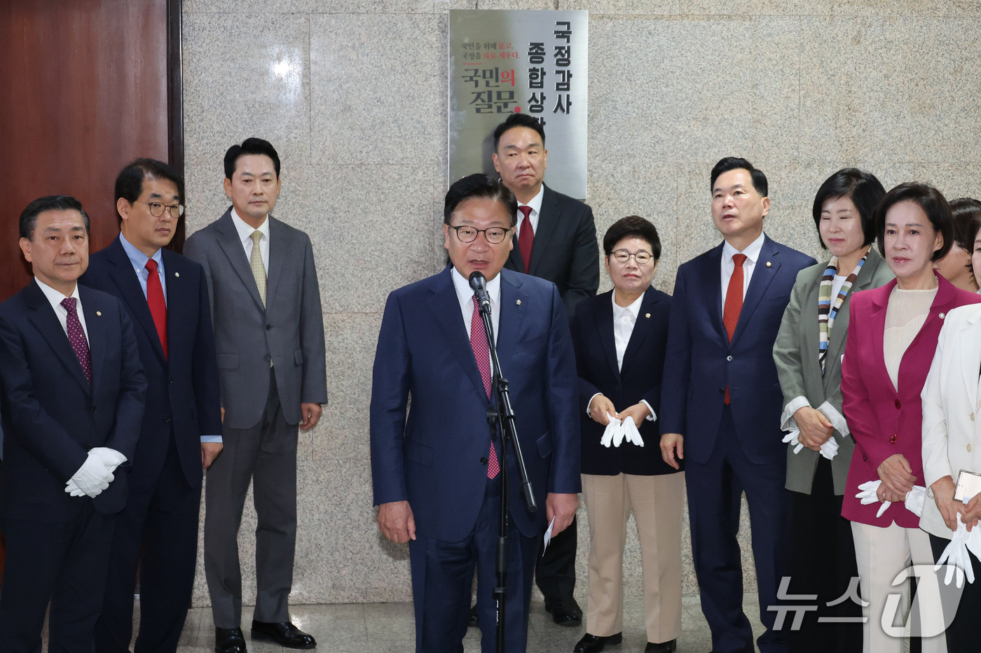 (서울=뉴스1) 신웅수 기자 = 정점식 국민의힘 원내대표가 2일 서울 여의도 국회에서 열린 국정감사 종합상황실 현판 제막식에서 발언하고 있다. 2026.10.2/뉴스1
