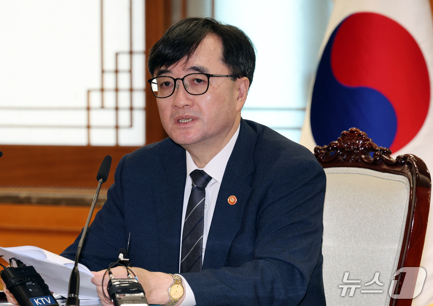 (서울=뉴스1) 이종덕 기자 = 임기근 국무조정실장이 2일 서울 종로구 정부서울청사에서 불법사금융 근절 범정부 TF 회의를 주재하고 있다.  2026.10.2/뉴스1