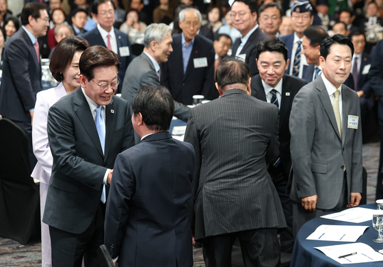 노인의 날 기념식 참석하는 이재명 대통령