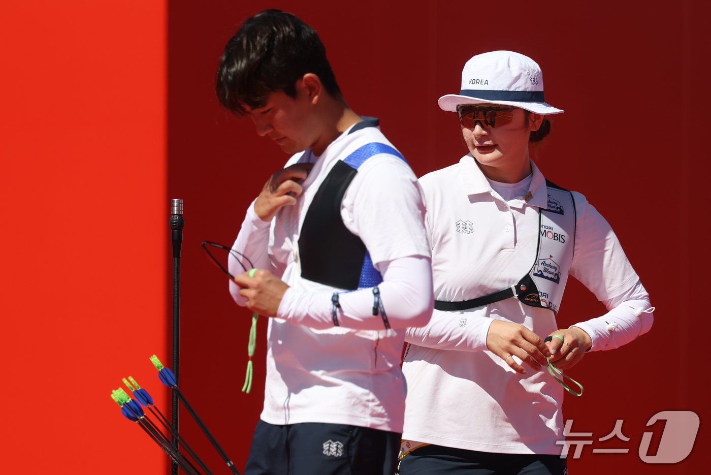 (오카자키=뉴스1) 김민지 기자 = 대한민국 강채영과 김제덕이 2일 일본 오카자키 중앙종합공원 다목적광장에서 열린 2026 아이치·나고야 아시안게임 양궁 리커브 혼성 단체전 준결승 …