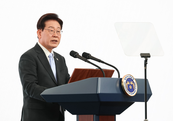 노인의 날 기념식 축사하는 이재명 대통령
