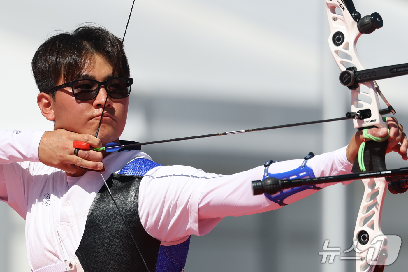 (오카자키=뉴스1) 김민지 기자 = 대한민국 김제덕이 2일 일본 오카자키 중앙종합공원 다목적광장에서 열린 2026 아이치·나고야 아시안게임 양궁 리커브 혼성 단체전 준결승 대한민국 …