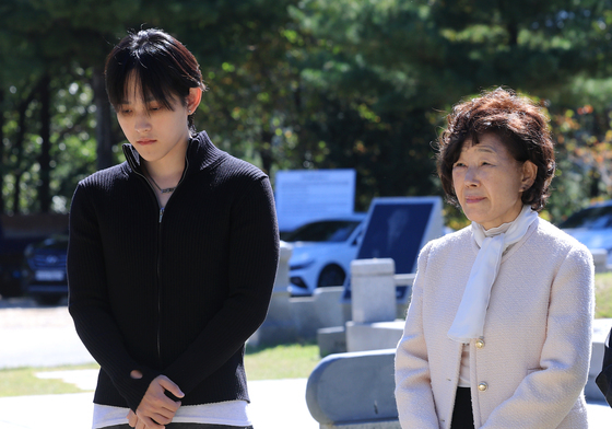 [단독] 故 최진실 18주기 잊지 않은 팬들…子 환희 "어떻게 보답해야"(종합)