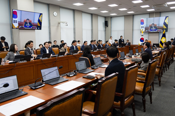 언쟁 벌이는 여야