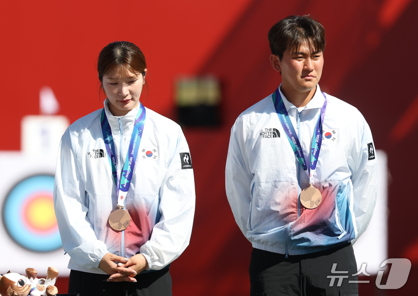 (오카자키=뉴스1) 김민지 기자 = 대한민국 강채영과 김제덕이 2일 일본 오카자키 중앙종합공원 다목적광장에서 열린 2026 아이치·나고야 아시안게임 양궁 리커브 혼성 단체전 결승 …